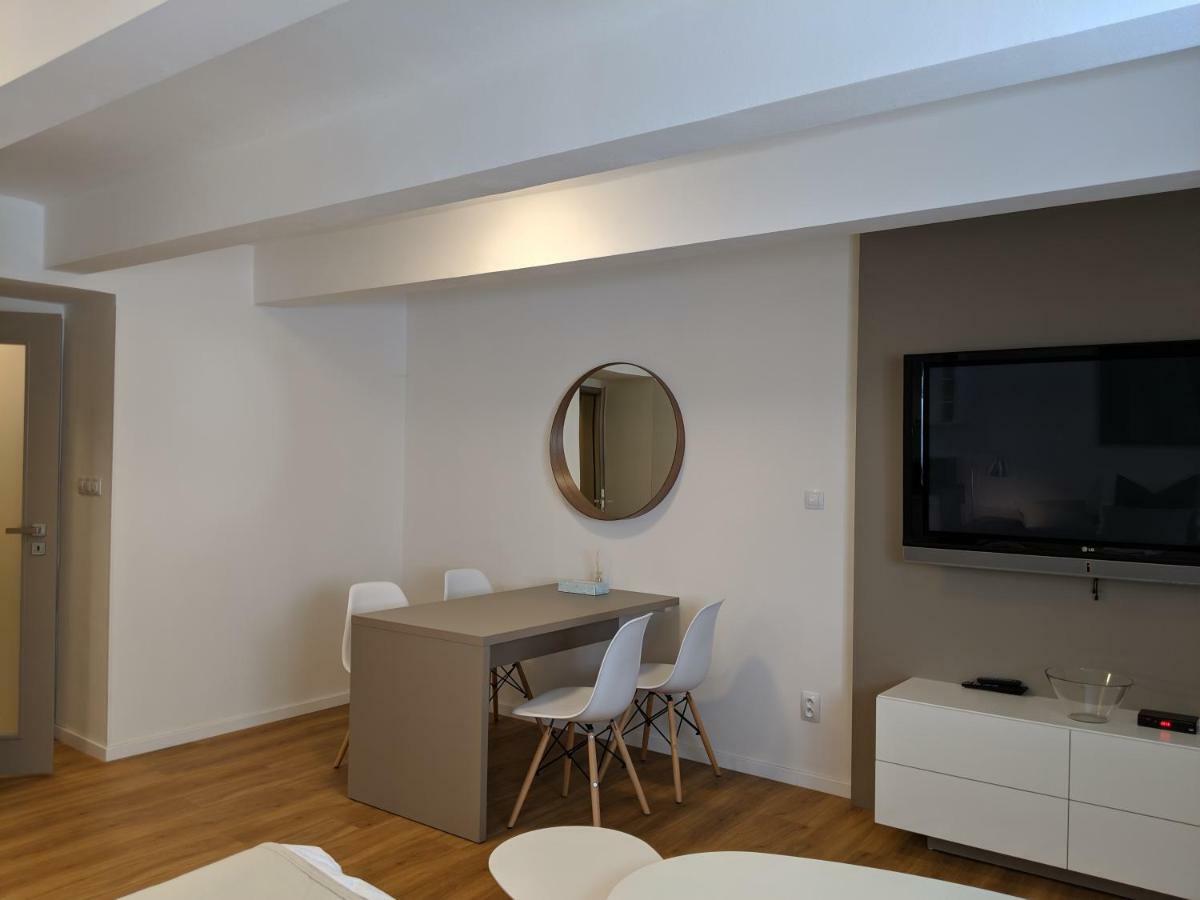 AP 1 - Hradec Apartments, Overnight Simply Hradec Králové Extérieur photo