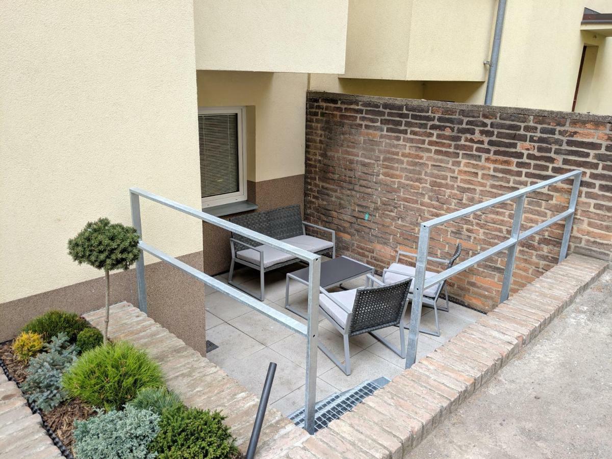 AP 1 - Hradec Apartments, Overnight Simply Hradec Králové Extérieur photo
