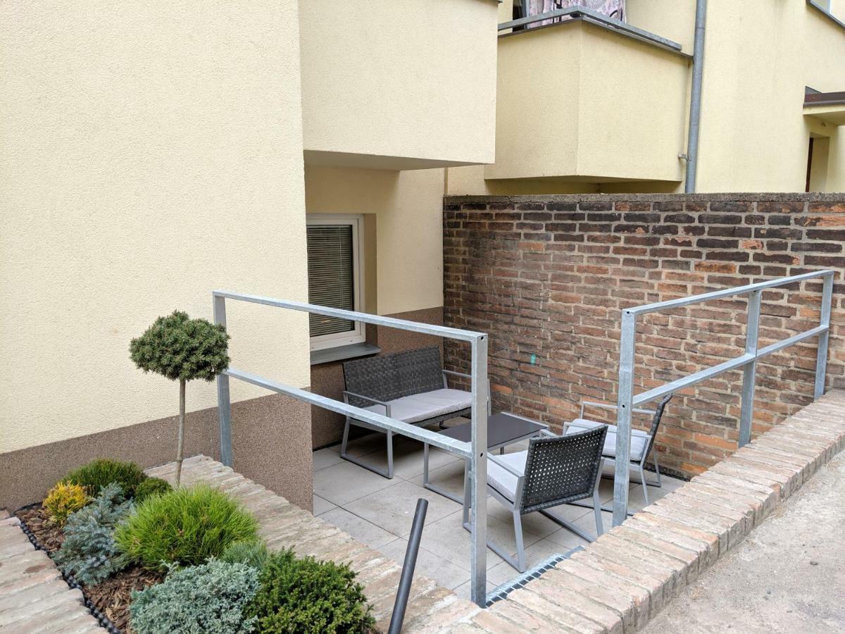 AP 1 - Hradec Apartments, Overnight Simply Hradec Králové Extérieur photo