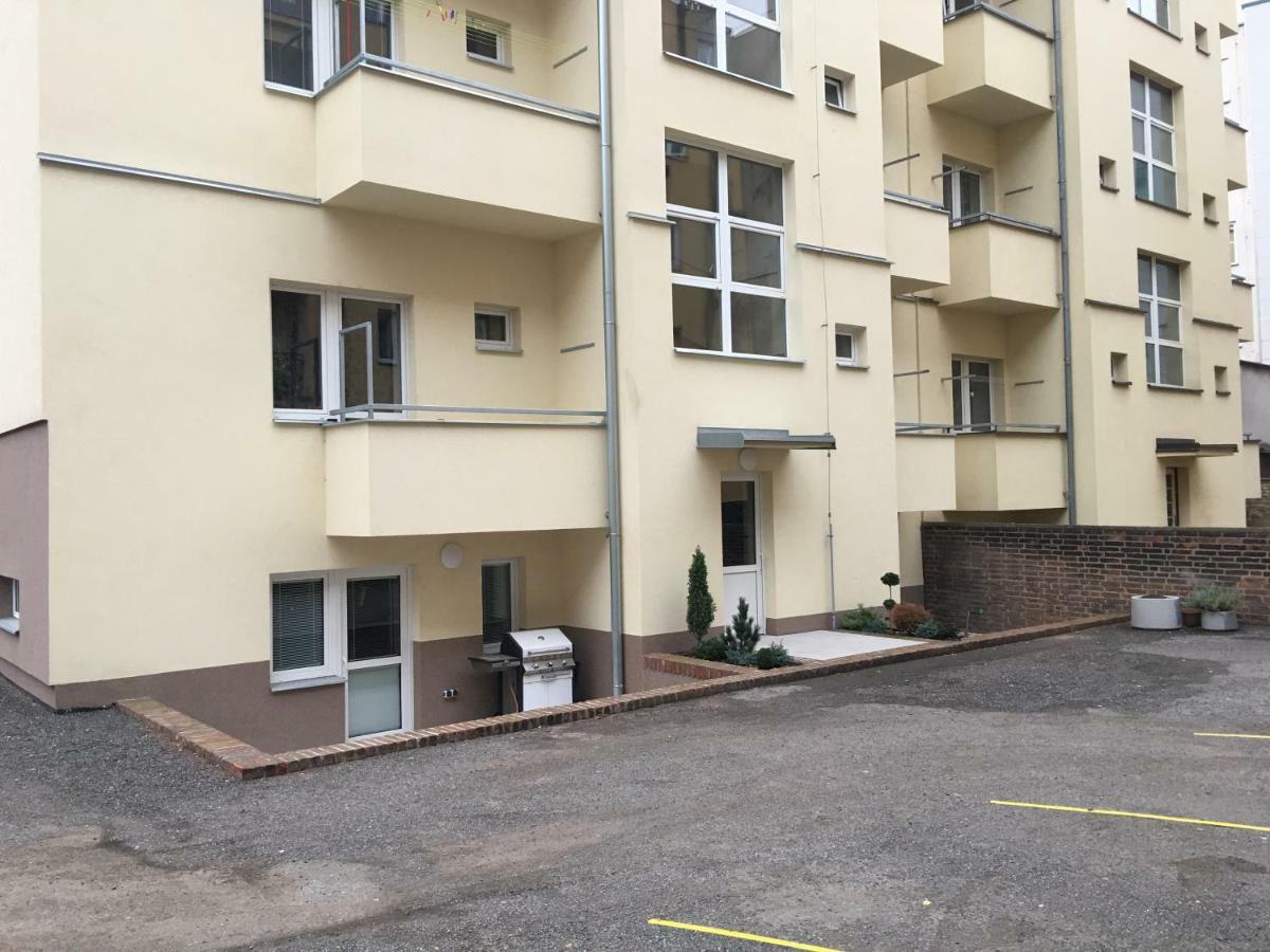 AP 1 - Hradec Apartments, Overnight Simply Hradec Králové Extérieur photo
